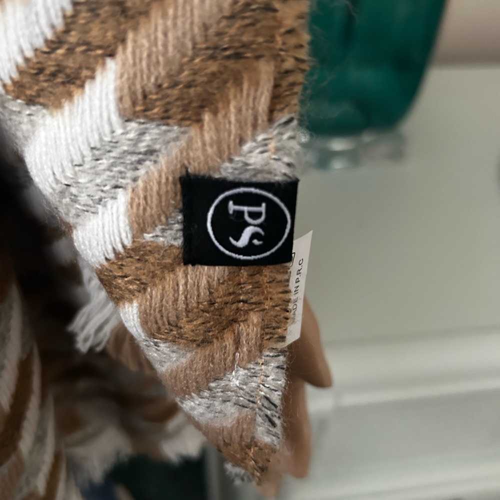 Cold Morning Houndstooth Scarf by Pretty Simple - Picture 4 of 4
